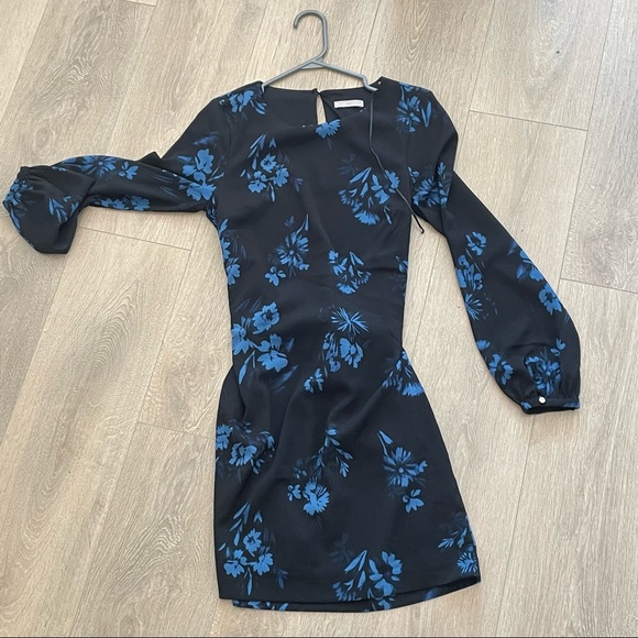 Almost bran new dresses for sale all together with a great price - Picture 2 of 9